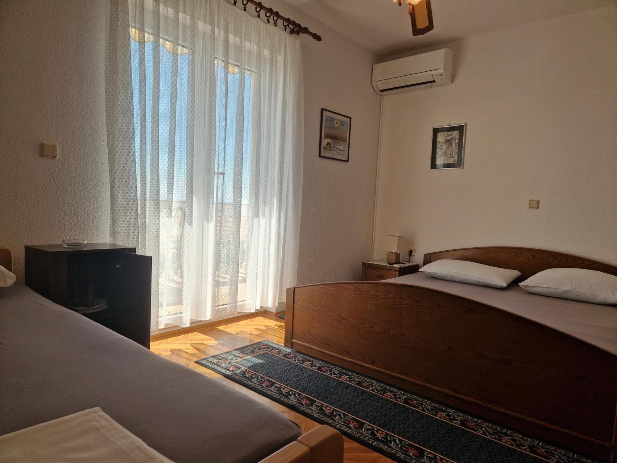 Apartments Vuksan 라브 객실 사진